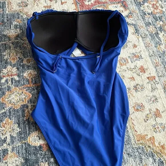 Padded one piece cutout bathing suit - Picture 2 of 3